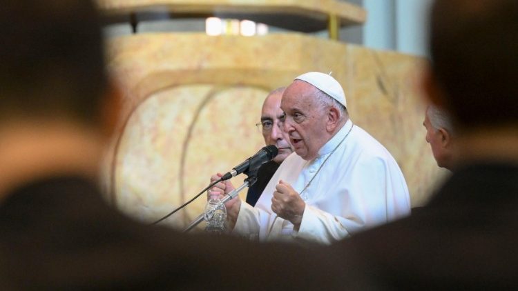 El Papa se reúne con sacerdotes de Roma entre los 11 y 39 años de ordenación