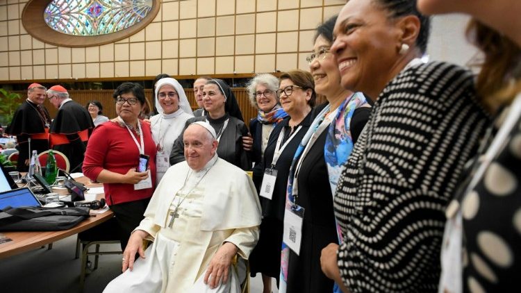 El Papa pide a toda la Iglesia rezar por el Sínodo: "Apadrina un sinodal"