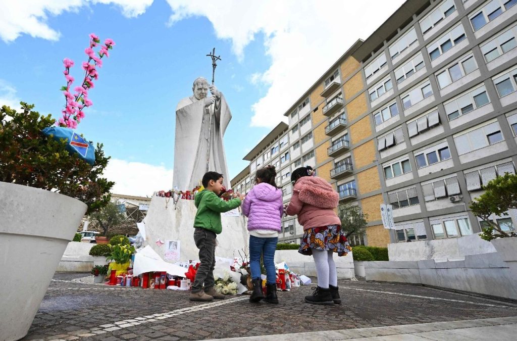 El Papa: Cercano a los enfermos, frágiles como yo. Gracias niños, el Papa los ama