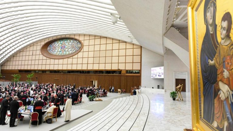 Sínodo. El Papa aprueba un camino de acompañamiento: Una Asamblea Eclesial en 2028