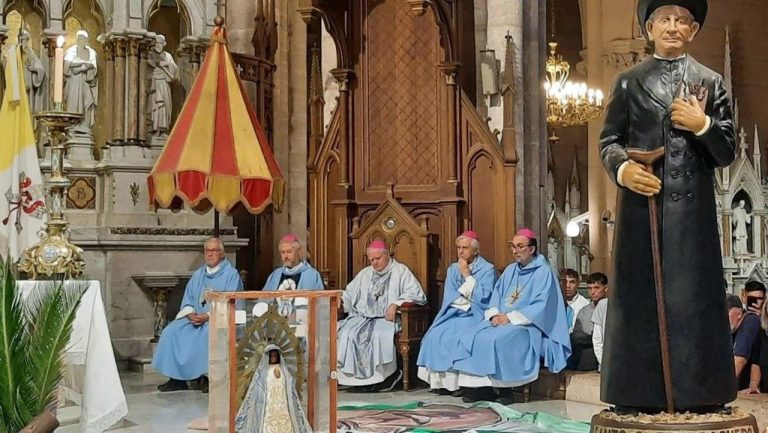 Fervorosa súplica de los Hogares de Cristo por la salud de Francisco