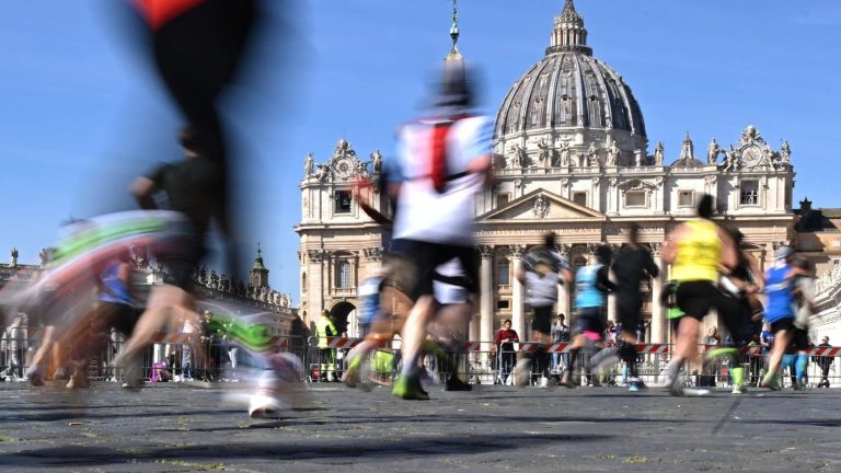 Athletica Vaticana, el abrazo del Maratón de Roma al Papa