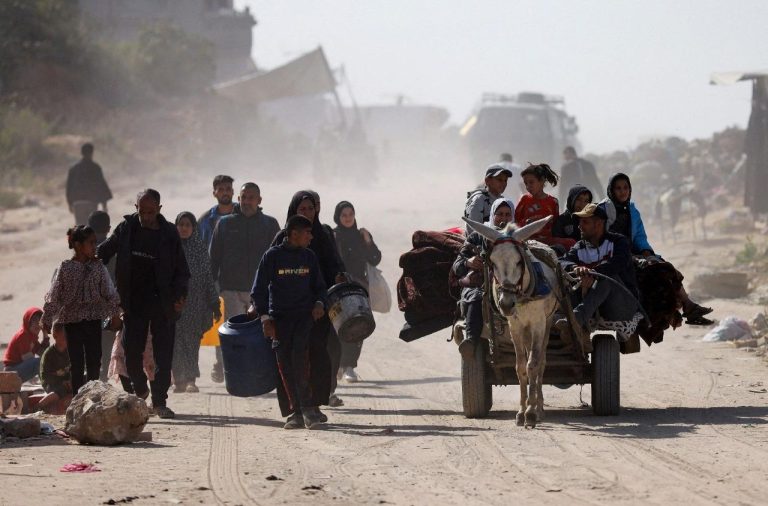 Gaza. Padre Romanelli: bombas cerca de la parroquia, pedimos la paz