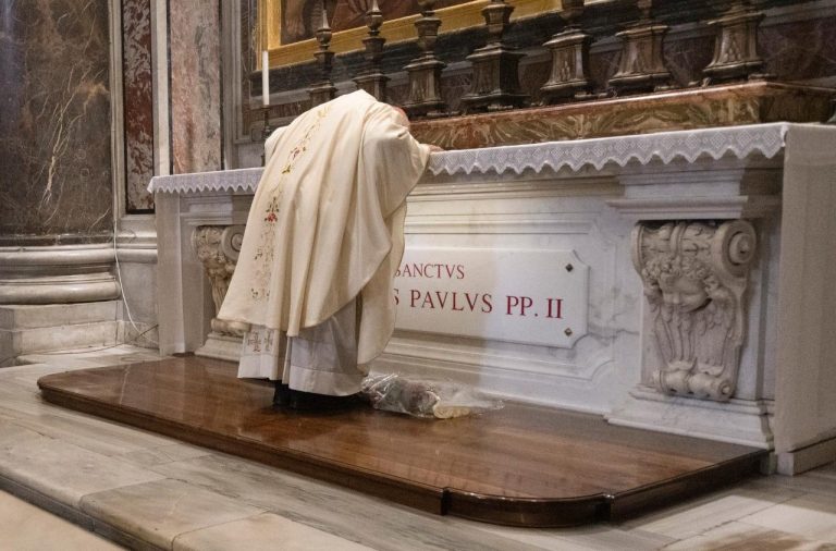 Dziwisz: el atentado contra Juan Pablo II, aún un signo para la Iglesia