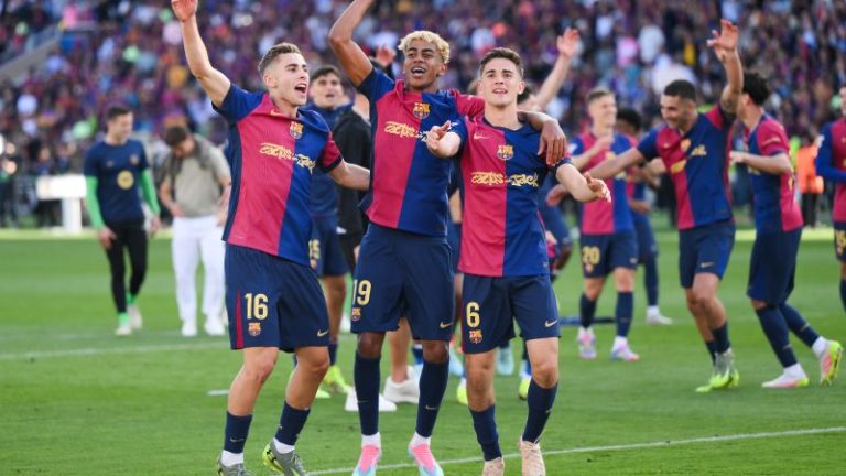 El FC Barcelona vuelve a derrotar al Real Madrid en un clásico vibrante que lo deja a punto de ganar LaLiga