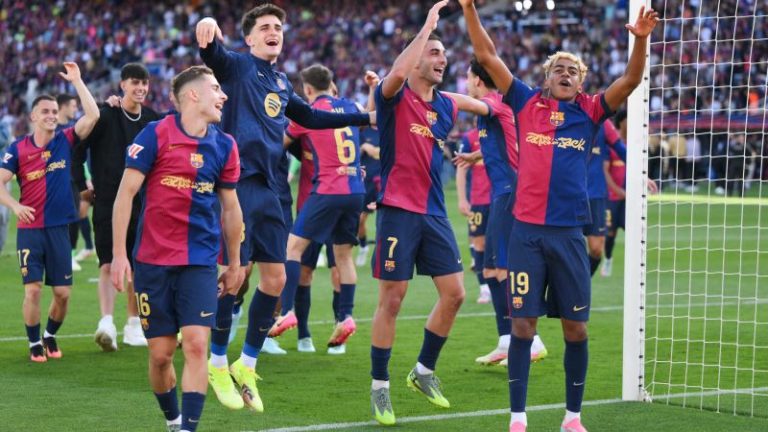 El Barcelona acaricia el título de liga tras vencer en un frenético encuentro al Real Madrid